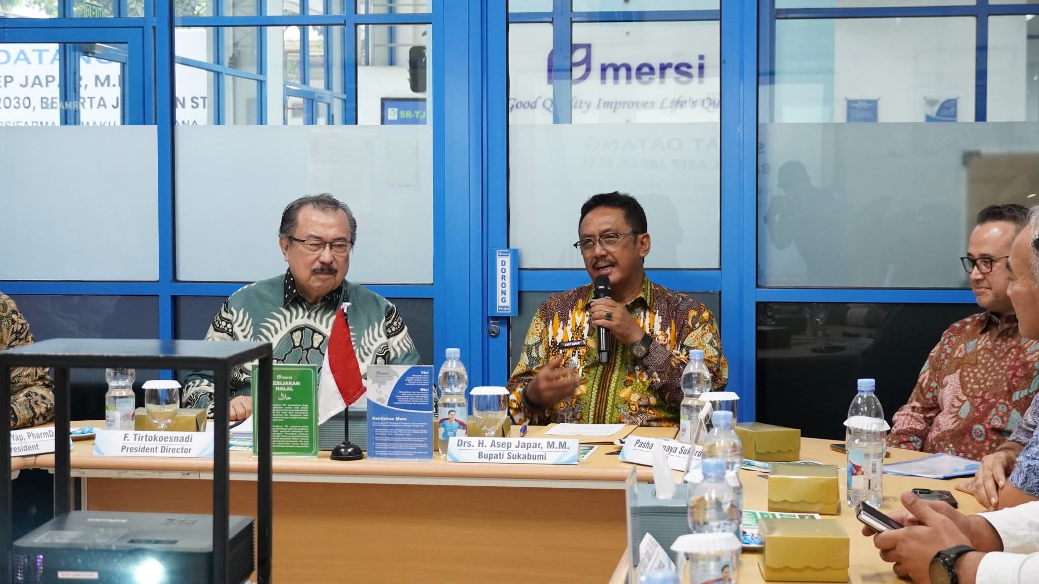BUPATI KUNJUNGI PT MERSIFARMA TIRMAKU MERCUSANA, BAHAS DUNIA USAHA DAN PENYERAPAN TENAGA KERJA