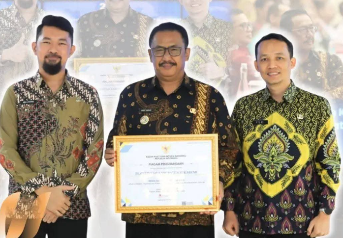 Bupati Sukabumi Terima Penghargaan dari BRIN atas Kinerja Riset dan Inovasi Daerah