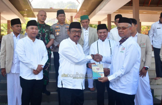 Bupati Asep Japar Luncurkan Gerakan Wakaf 1 Juta Al-Qur’an, Perkuat Syiar Islam hingga Pelosok Sukabumi